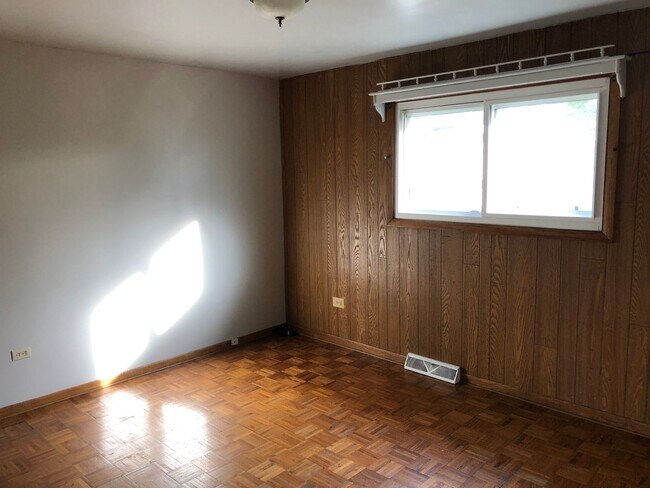Building Photo - 5041 Forster Ave