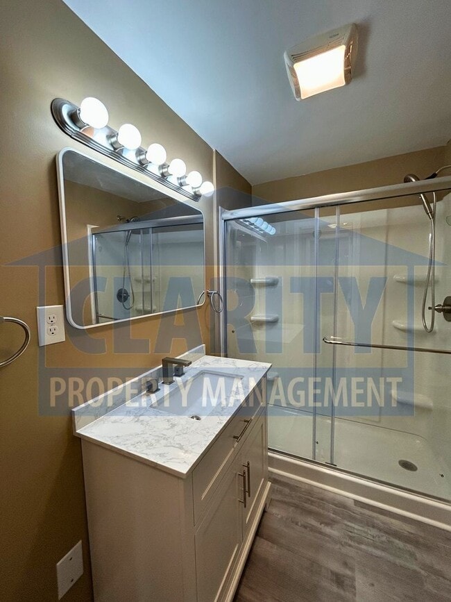 Building Photo - Three bedroom home downtown Cleveland!