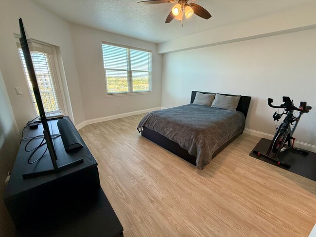 Building Photo - FURNISHED 3/2 AVAILABLE FOR MARCH 1 MOVE-IN!