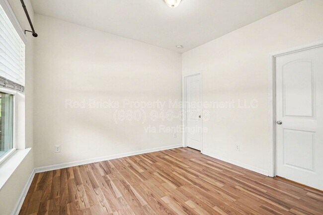 Building Photo - 10420 Benfield Rd