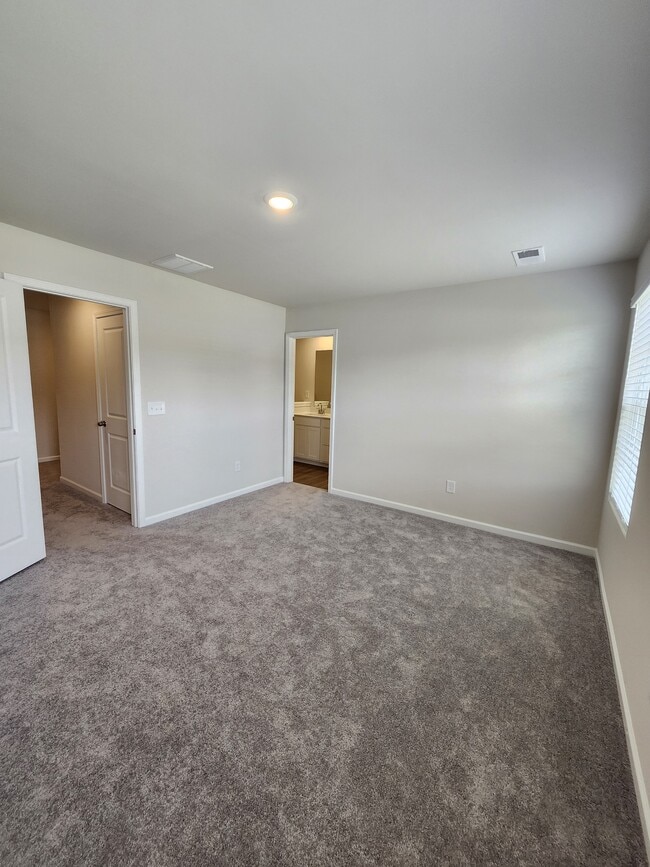 Building Photo - 712 Peyden Ln