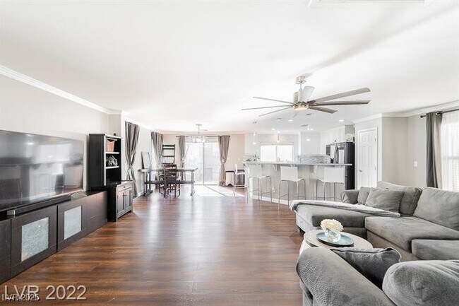 Building Photo - 9761 Splendor Sky Ave