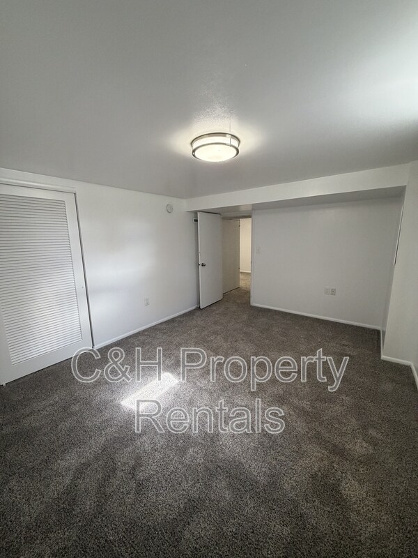 Building Photo - 2520 Lillis Ln