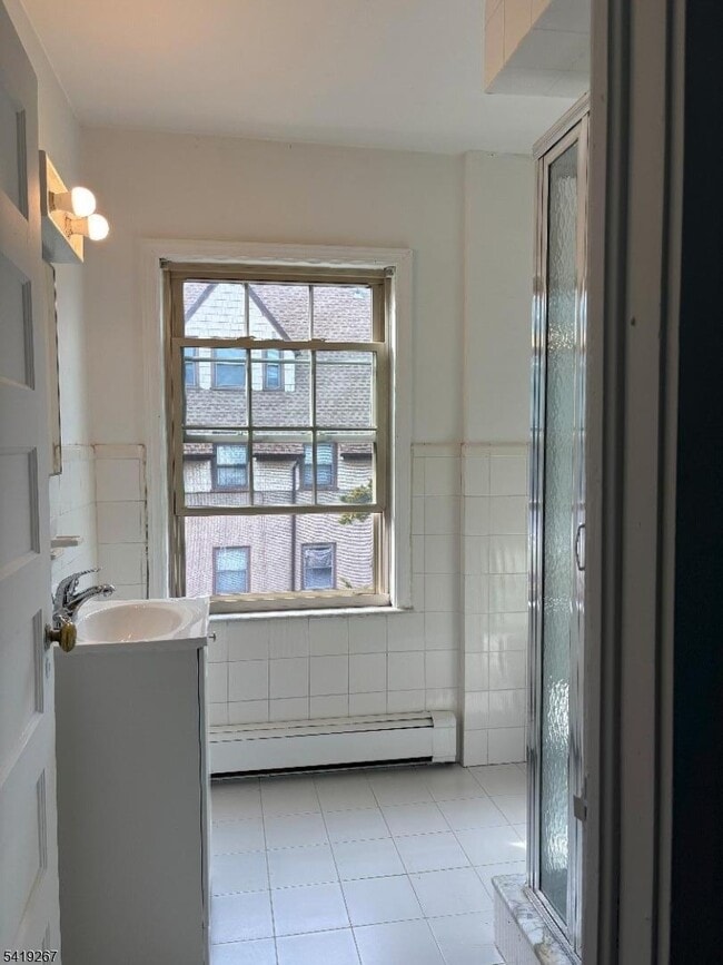 Building Photo - 1 Club St