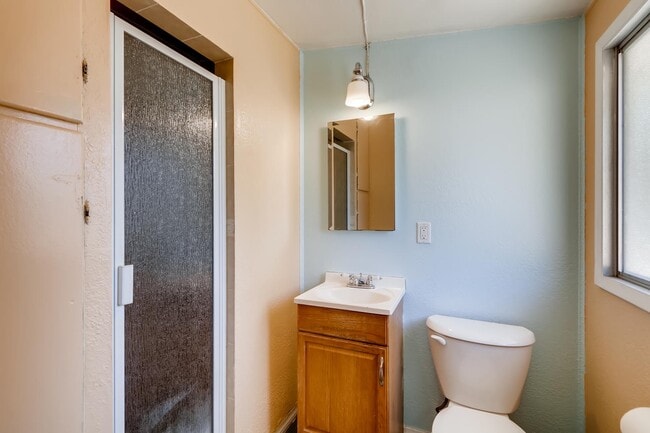 Building Photo - Upgraded 4 Bedroom/3 bath Home with Pool &...