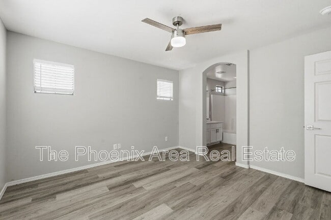 Building Photo - 534 E Bartlett Way