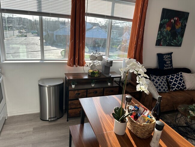 Building Photo - 3826 W 9th St