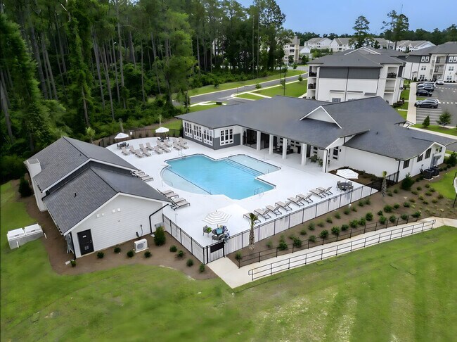 Building Photo - 14105 Epply Dr