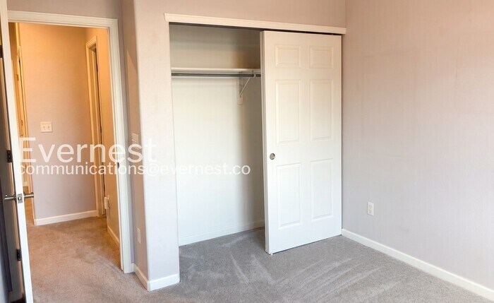 Building Photo - 2851 Kansas Dr