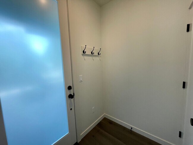 Building Photo - Sellwood-Moreland 2 Bedroom 2.5 Bath BRAND NEW Condo Convienent to OHSU~ Includes A/C and Washer ...