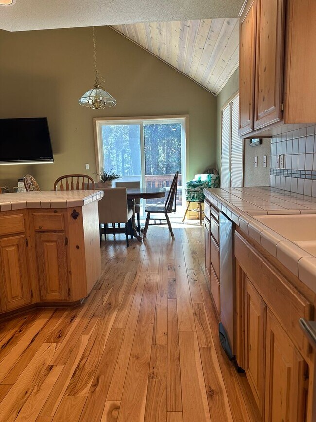 Building Photo - Tahoe Donner Ski Lease