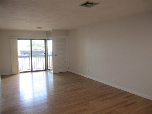 Building Photo - 677 Quincy Shore Dr
