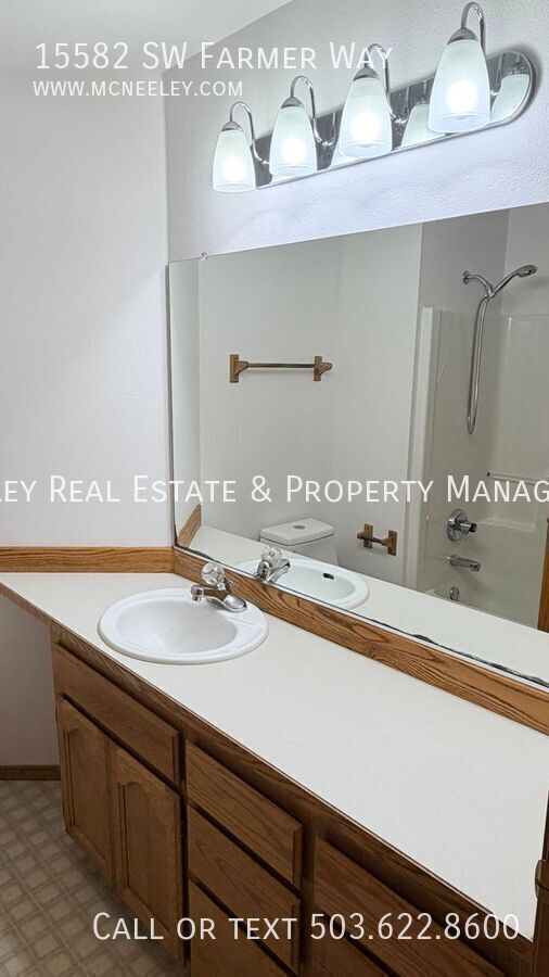 Building Photo - 15582 SW Farmer Way