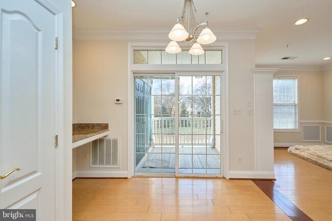 Building Photo - 43865 Hickory Corner Terrace