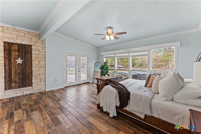 Building Photo - 1060 Great Oaks Dr