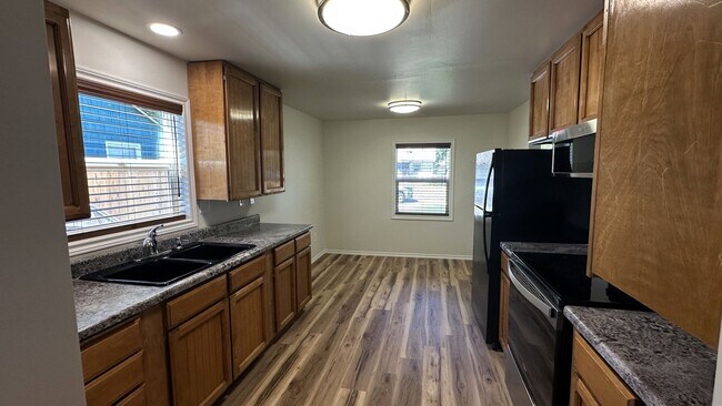 Building Photo - Cute 2 Bedroom House in Myrtle Creek!
