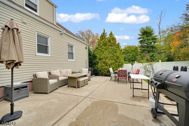 Building Photo - 328 Minute Arms Rd