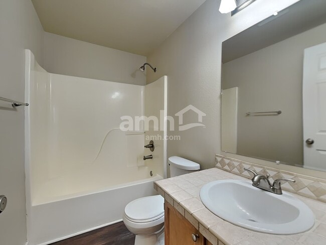 Building Photo - 1327 Whitehouse Ave