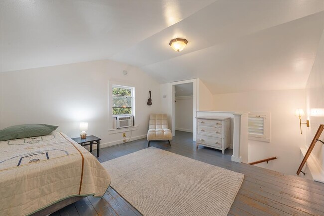 Building Photo - 705 Buttonwood St