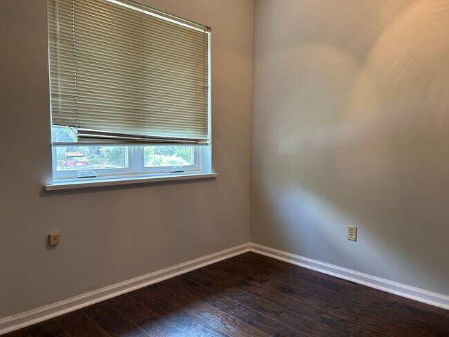 Building Photo - Available August 20th, 2026!!