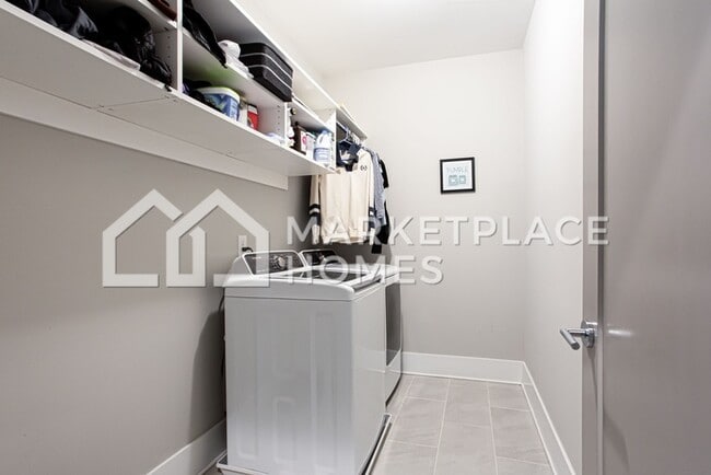 Building Photo - 3594 Parkhaven Pl