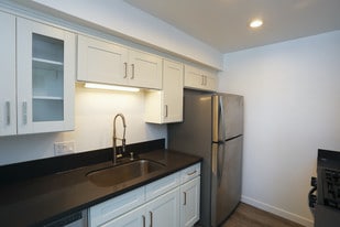 Interior Photo - Cynthia Gardens