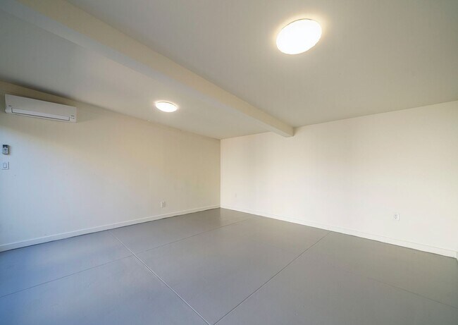 Building Photo - Warm & Inviting Venice Beach Rental Home!