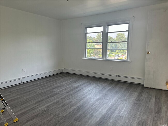 Building Photo - 1322 Commodore Rd