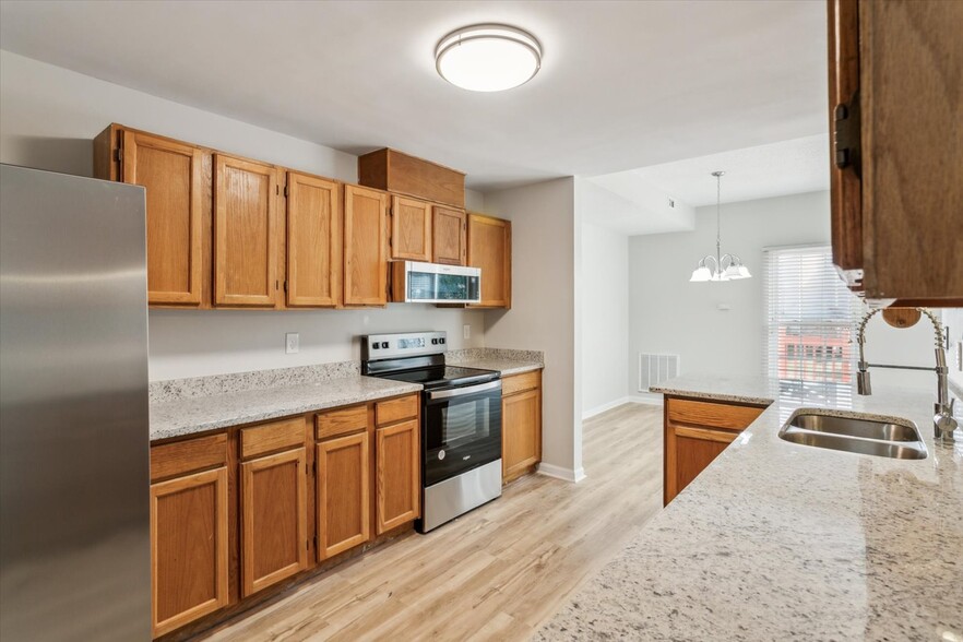 Kitchen offers granite countertops & tons of cabinet space! - 5369 Gardner Ct