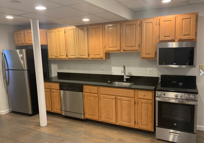 Building Photo - 69 Park Dr