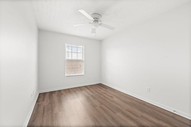 Building Photo - Stunning 3BR/2.5BA Updated Townhome in Pri...