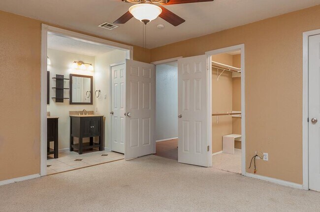 Building Photo - 2318 Colonial Ridge Dr