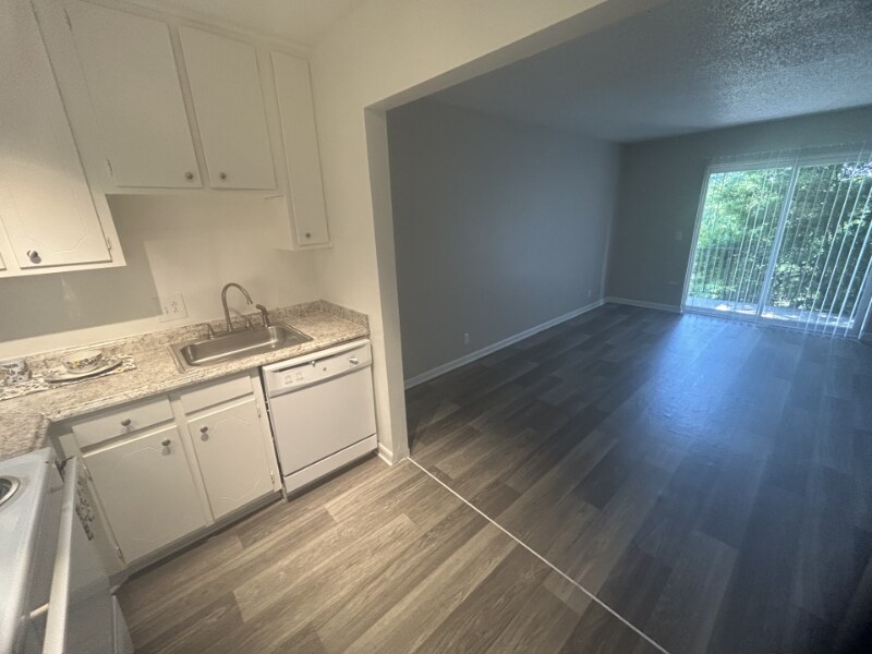 Building Photo - 1005 Hickory Hill Ln