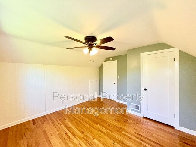 Building Photo - 4313 NE Valley View Ln