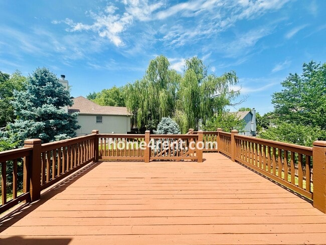 Building Photo - Brand New Paint, Wood Floors, Walkout Fini...