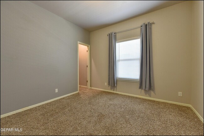 Building Photo - 221 Jennice Cir