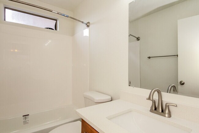 Building Photo - 195 W Brangus Way