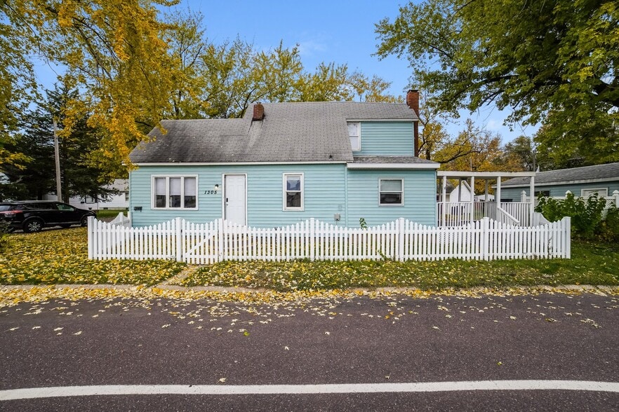 Building Photo - 1305 N 2nd St