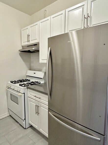 Building Photo - 1523 N McCadden Pl
