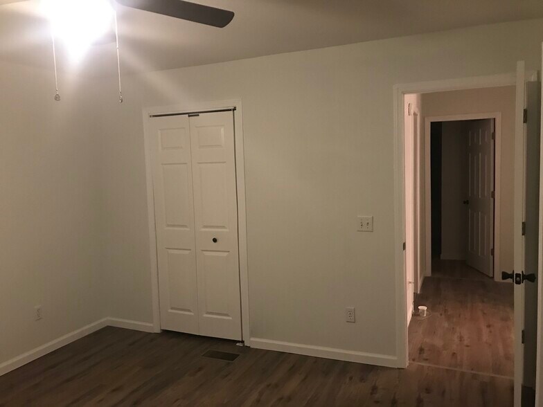 Building Photo - 1014 Kurze Ave