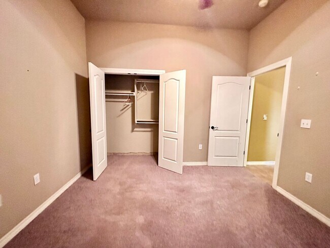 Building Photo - Charming 3-Bedroom Home with View in Moore, OK - Move In Deposit-Free! (If Qualified)