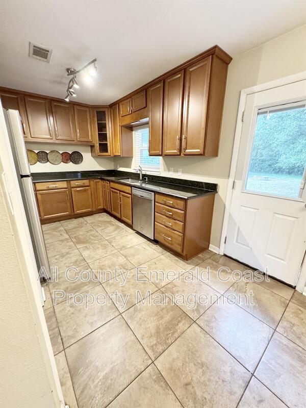 Building Photo - 506 Trenton St