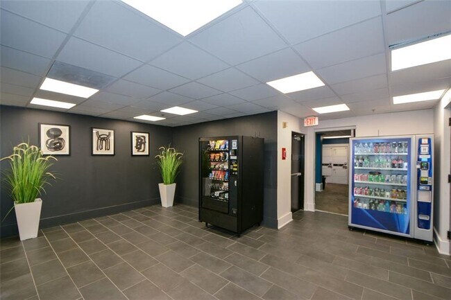 Building Photo - 620 Peachtree St NE