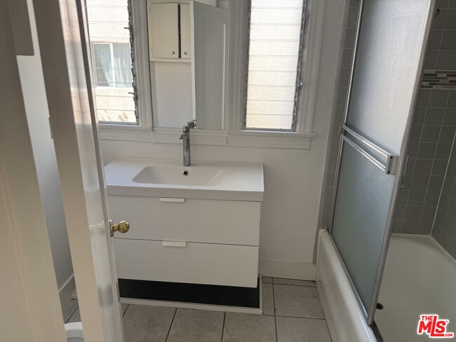 Building Photo - 243 N Swall Dr