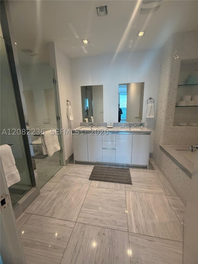 Building Photo - 16901 Collins Ave