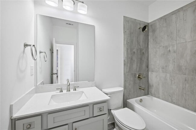 Building Photo - 2436 Skyland Way NE