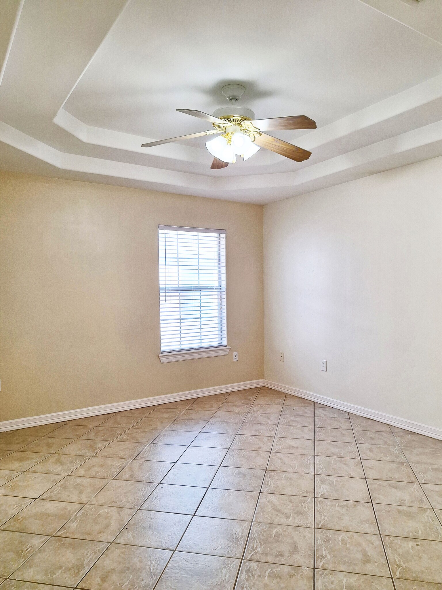 Building Photo - 2118 Aruba Dr