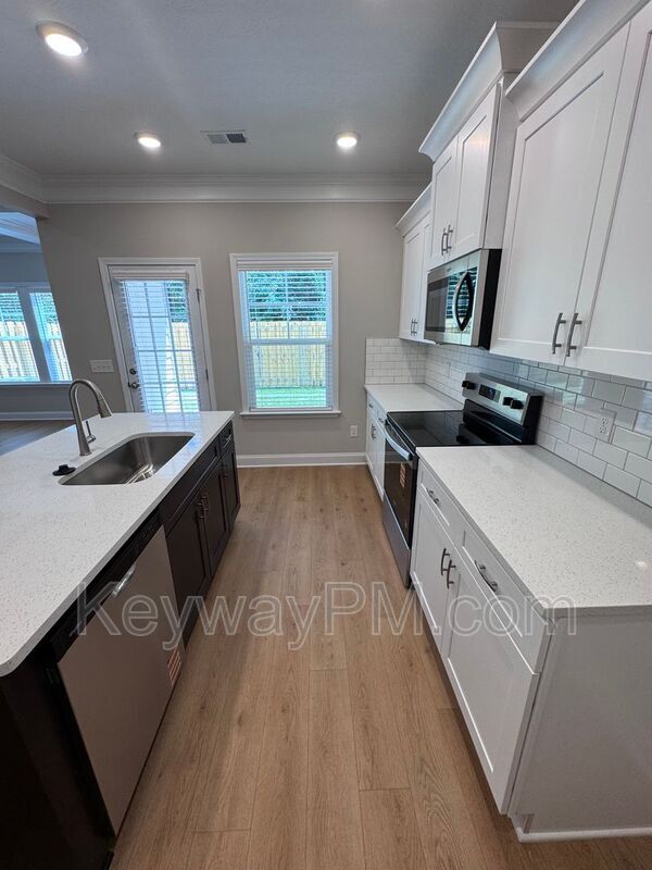 Building Photo - 3045 Venetian Dr