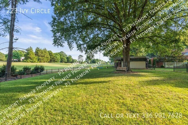 Building Photo - 223 Ivy Cir