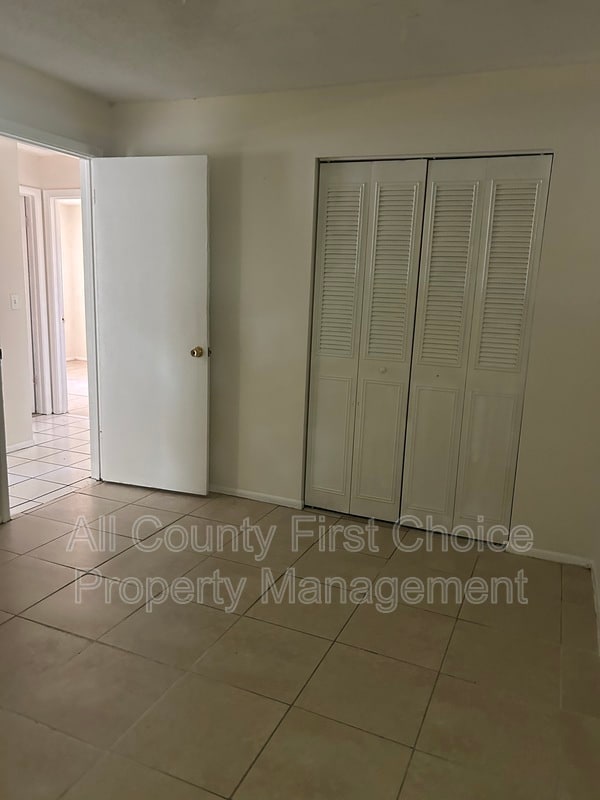 Building Photo - 916 Lake Palms Dr